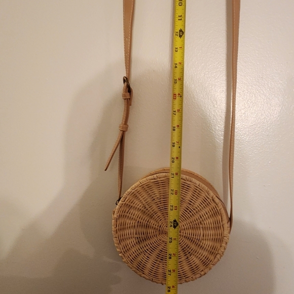 Woven wicker crossbody purse - Picture 6 of 6